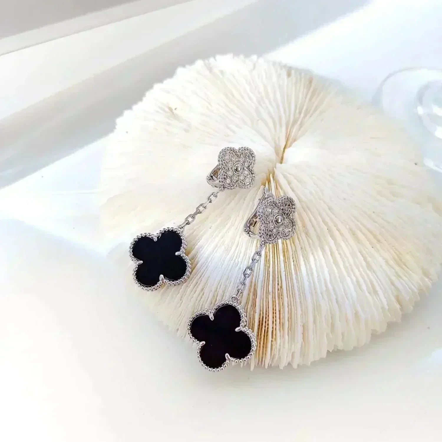 ¡®Loco¡¯CLOVER 2 MOTIFS  DIAMOND ONYX EARRINGS SILVER