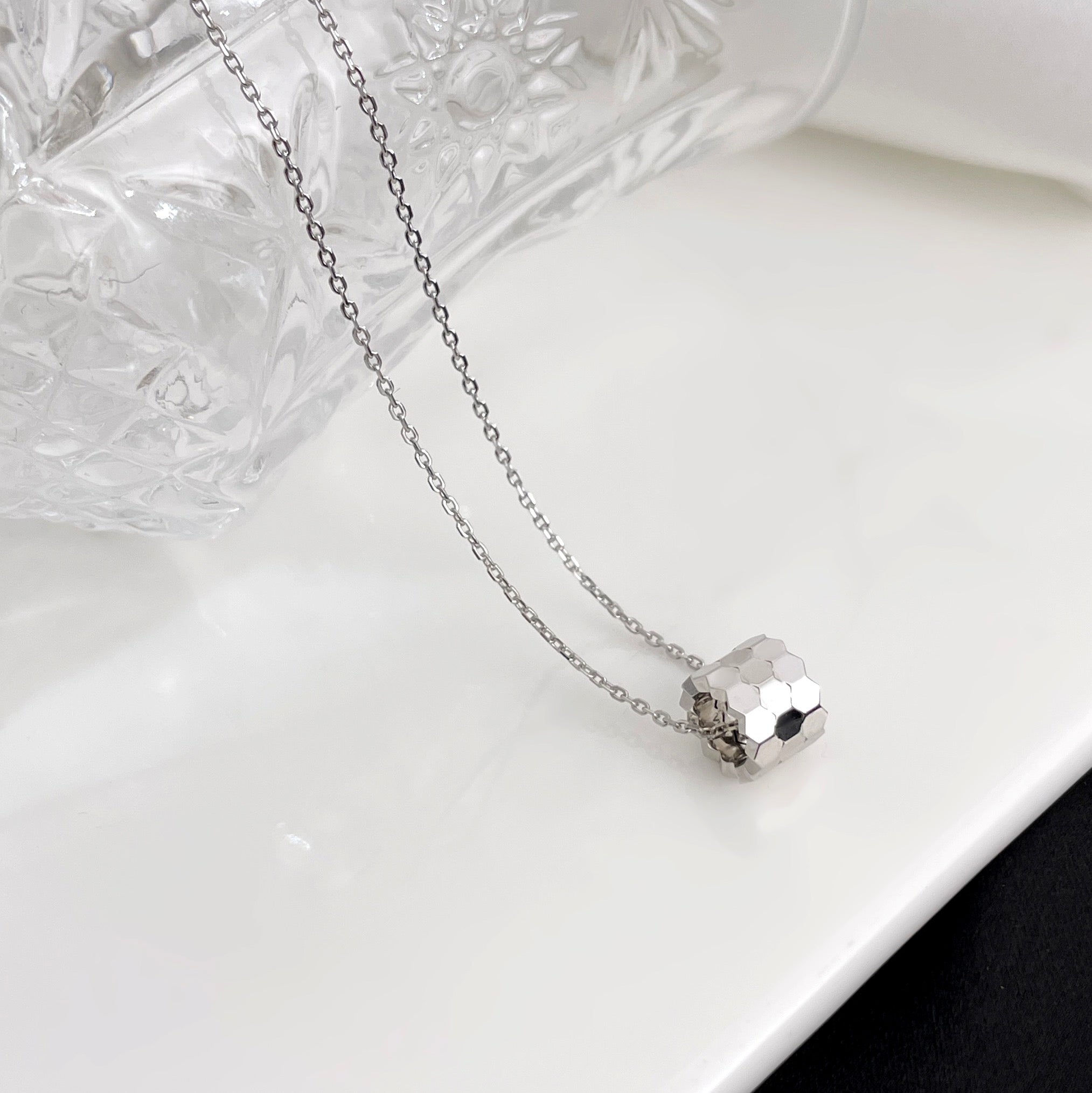 ¡®Loco¡¯BEE MINI NECKLACE
