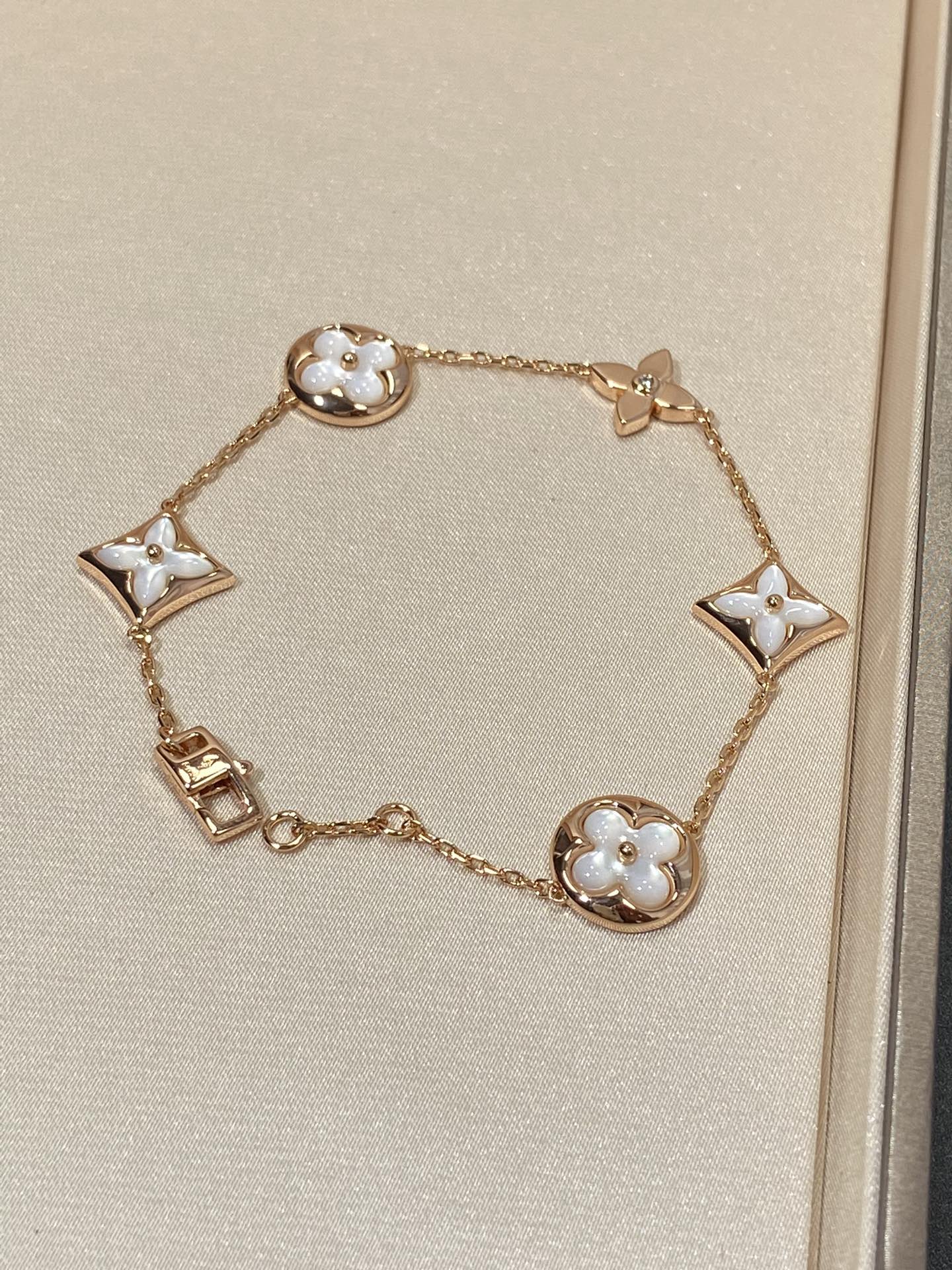 ¡®Loco¡¯STAR AND SUN 5 MOTIF MOP PINK GOLD BRACELET
