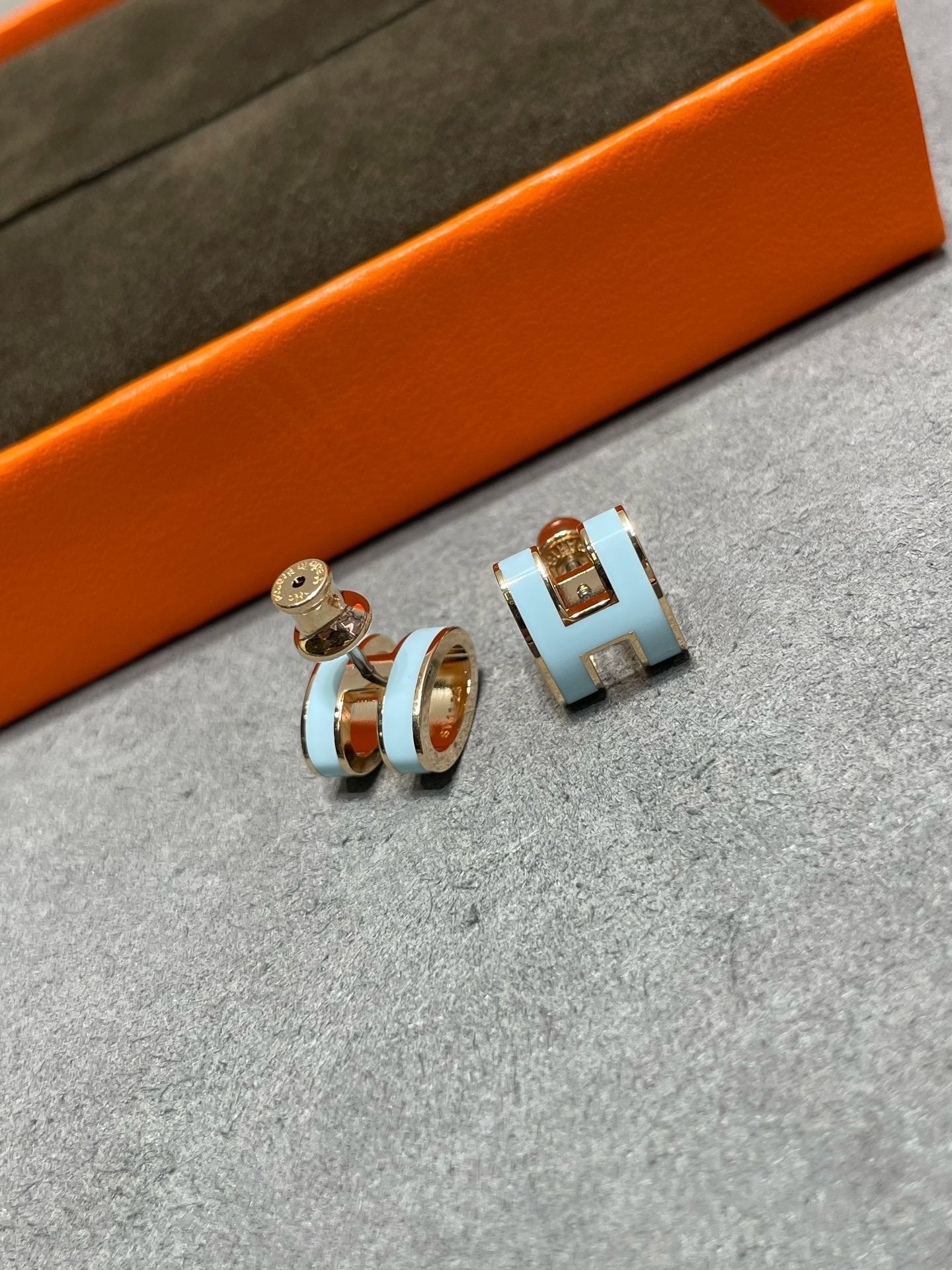 ¡®Loco¡¯POP H SKY BLUE STUD EARRINGS