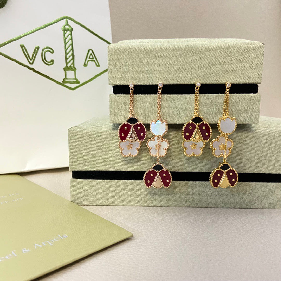 Loco LUCKY LADYBUG WHITE MOP ピアス