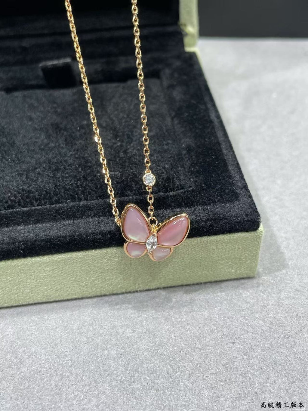 [Loco]BUTTERFLY PINK MOTHER-OF-PEARL DIAMOND NECKLACE