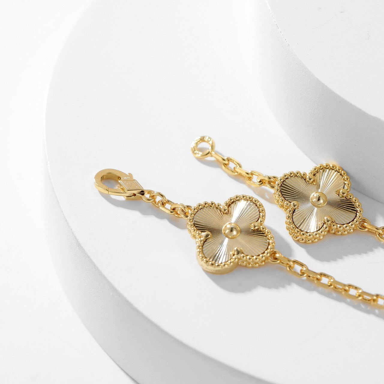 ¡®Loco¡¯CLOVER 10 MOTIFS LASER NECKLACE