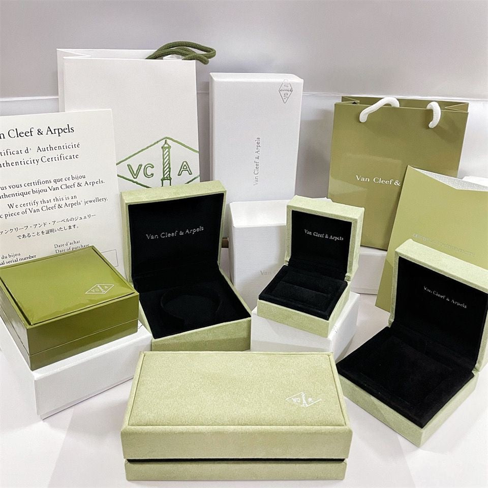 ¡®Loco¡¯VA CLOVER BRACELET NECKLACE RING BOX GIFT BAG