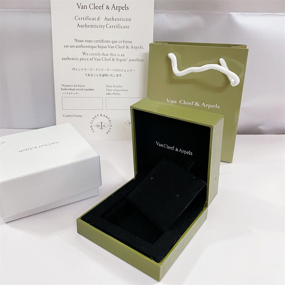¡®Loco¡¯VA CLOVER BRACELET NECKLACE RING BOX GIFT BAG