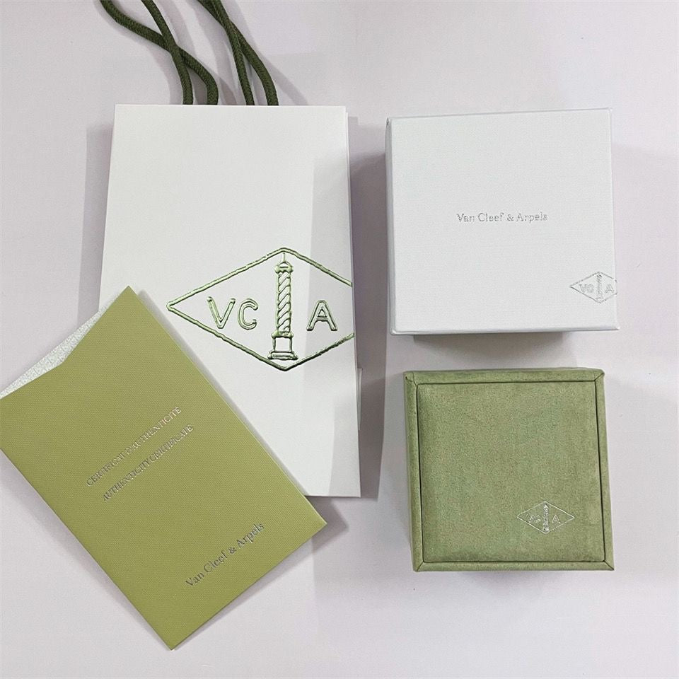 ¡®Loco¡¯VA CLOVER BRACELET NECKLACE RING BOX GIFT BAG