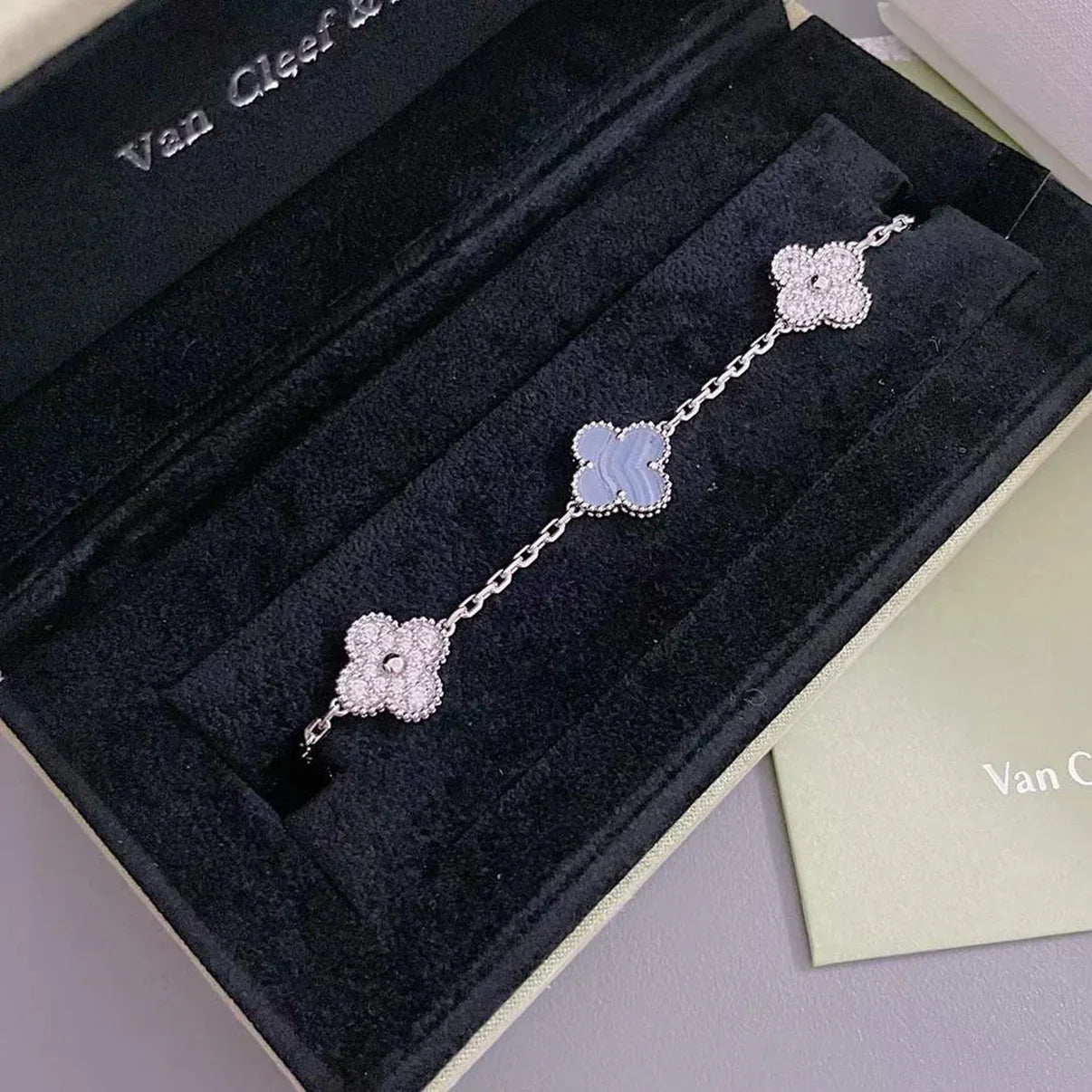 [Loco]New  CLOVER 5 MOTIF PURPLE CHALCEDONY BRACELET COLLECTION