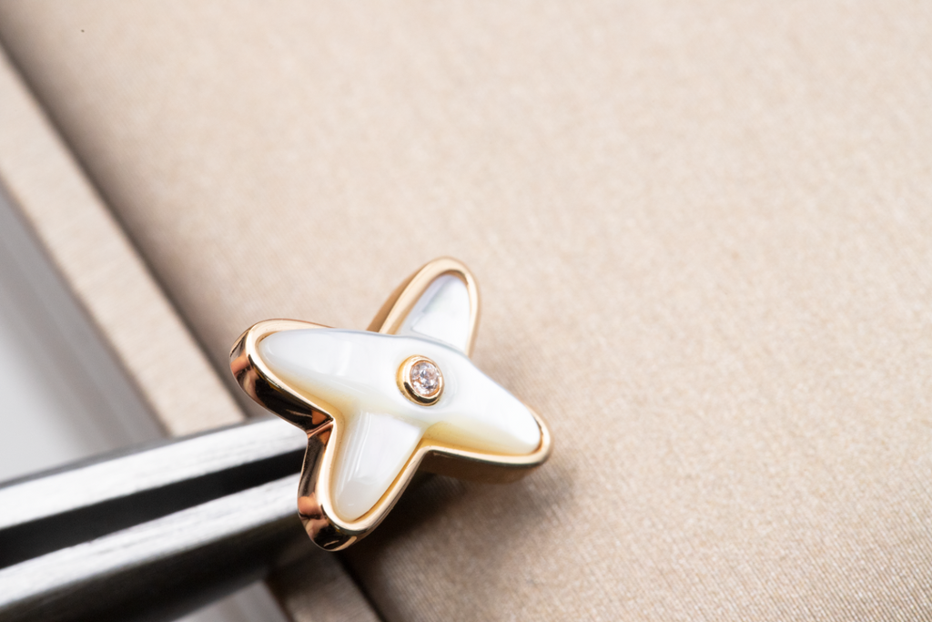 ¡®Loco¡¯JEUX DE WHITE MOP PINK GOLD DIAMOND EARRINGS