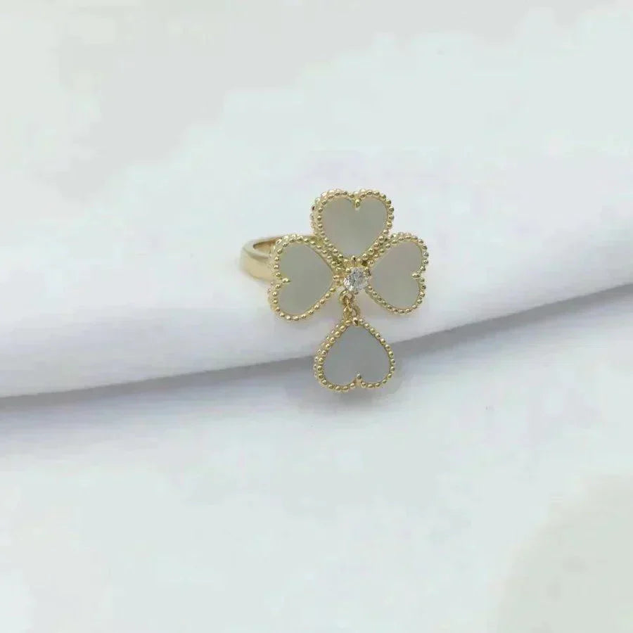 ¡®Loco¡¯SWEET CLOVER WHITE MOP RING