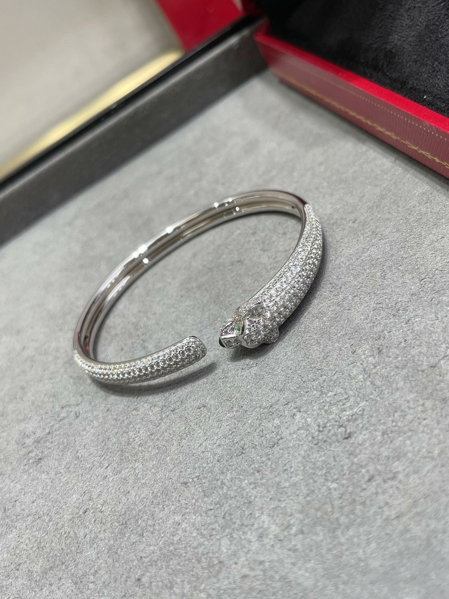 ¡®Loco¡¯PANTHERE FULL DIAMOND OPEN BRACELET